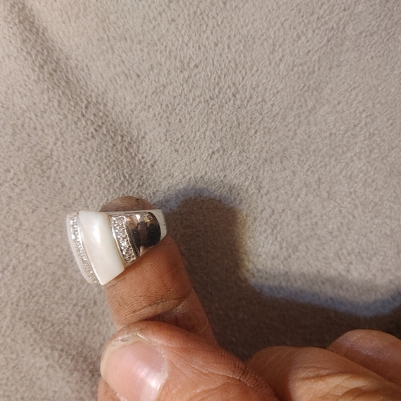 Ladies Silver and Opal? Cocktail Ring - Picture 5 of 8